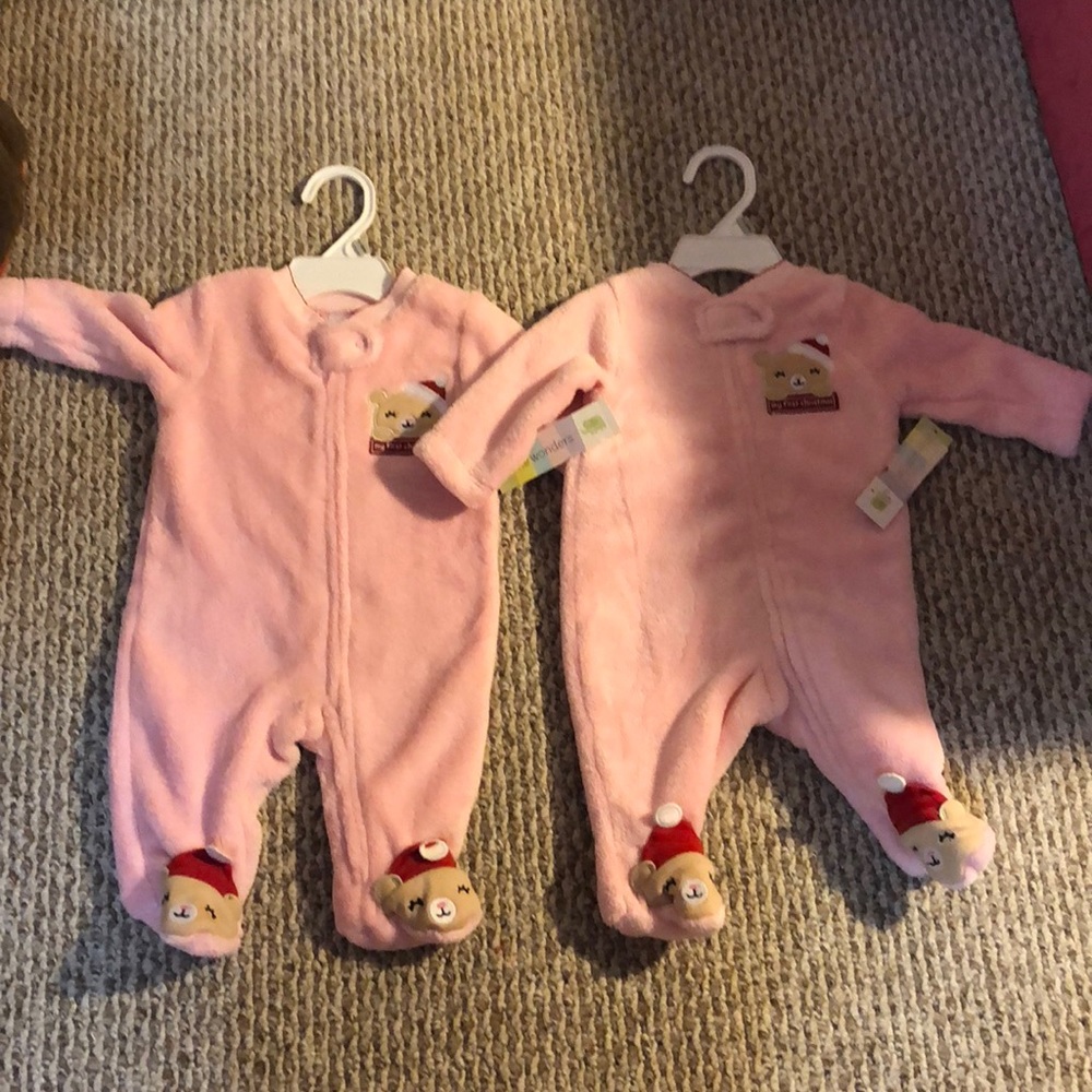 Baby twin outfits. Pet and smoke free house